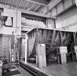 Ipar - Óriás turbina épül a Láng Gépgyárban