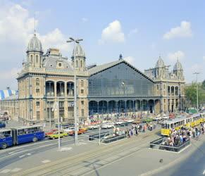 Városkép - A Nyugati pályaudvar távlati képe