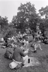 Külpolitika - NDK menekültek a Csillebérci úttörőtáborban
