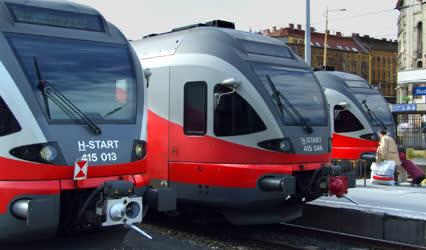 Közlekedés - Budapest - Modern vonatok a Déli pályaudvaron