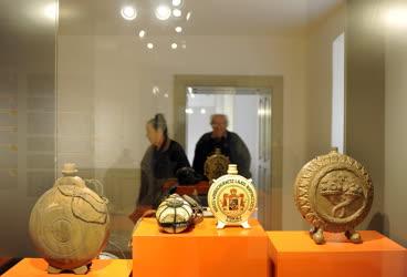 Tárgy - Tokaj - Boros kulacsok a Bormúzeumban