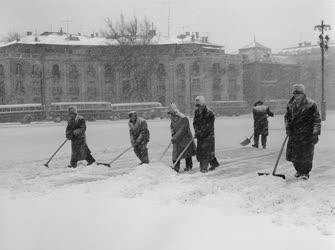 Városkép - Időjárás - Havas Budapest a nőnapon