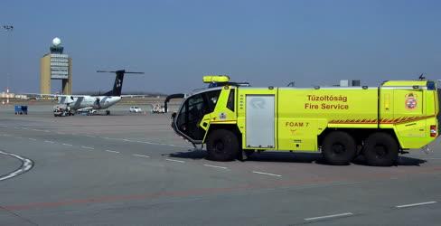 Katasztrófavédelem - Budapest - Repülőtéri tűzoltóautó