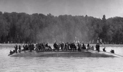 Baleset - Felborult a Pajtás gőzhajó a Balatonon