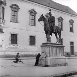 Kultúra - Városkép - Hadik András-szobor a budai várban