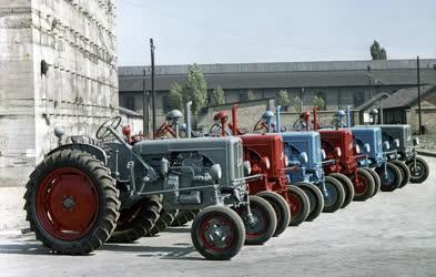 Ipar - Járműgyártás - Mezőgazdasági munkagép