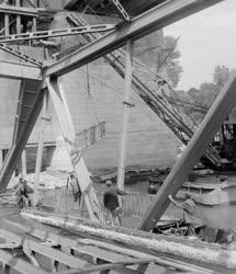Baleset - Tiszába zuhant bontáskor a régi szolnoki híd