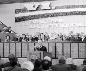 Belpolitika - A Hazafias Népfront VI. kongresszusa