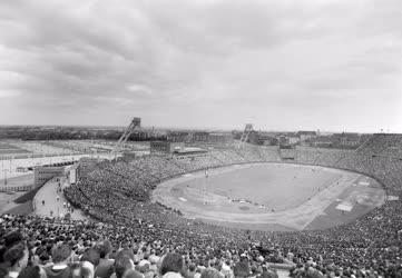 Városkép - Sport - Telt ház a Népstadionban 