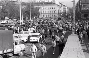 Tüntetés - Taxisok és árufuvarozók demonstrációja