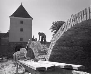 Városkép - Építőipar - A Sárvári vár rekonstrukciója