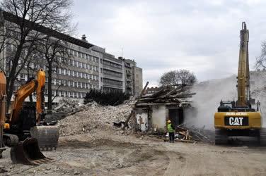 Településfejlesztés - Bontják az egykori BM Korvin Ottó Kórházat