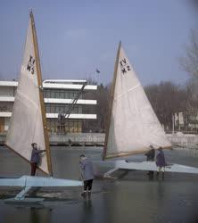 Sport - Jégvitorlázás a Balatonon