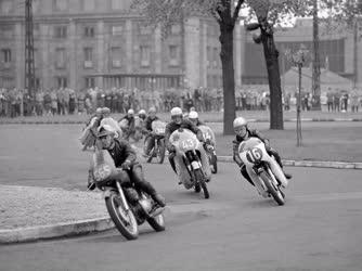 Sport - Nemzetközi Gyorsasági Motorverseny