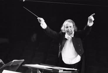 Kultúra - Komolyzene - Stockhausen: Hymen a Zeneakadémián