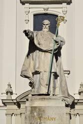 Egyház - Pázmány Péter szobra a budapesti Szent József-plébániatemplomnál