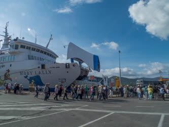 Idegenforgalom - Portoferraio - Hajókikötő