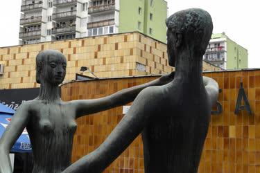 Köztéri szobor - Budapest - Táncoló pár