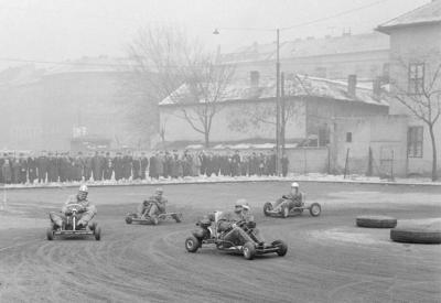 Sport - Első meghívásos gokartverseny a Récsei Autóbuszgarázsnál