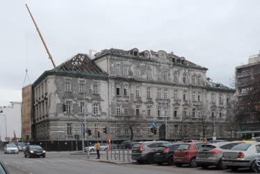 Építőipar - Budapest - A Radetzky-laktanya bontása