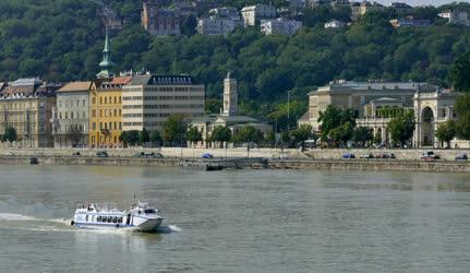 Turizmus - Budapest - Szárnyashajóval Esztergomba