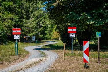 Idegenforgalom - Határátkelőhely Rönök és az osztrák Inzenhof között