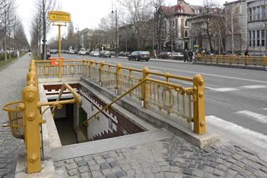 Városkép - Budapest - Az M1 metró állomásának lejárata