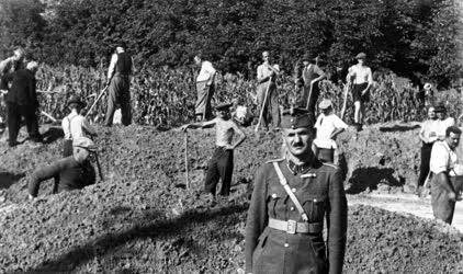 Történelem - Munkaszolgálatosok pihenője 