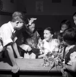 Külkapcsolat - BVT küldöttek a Kim-Ir-Szen iskolában