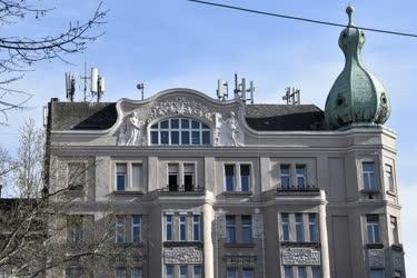 Városkép - Budapest - Szecessziós saroképület a Bakáts téren