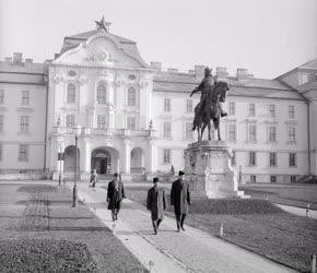 Oktatás - A gödöllői egyetem főbejárata