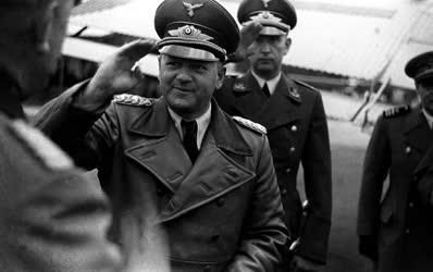 Külkapcsolat - Német tábornokok a mátyásföldi repülőtér