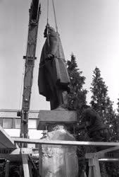 Belpolitika - Köztéri szobor eltávolítása - Dunaújváros