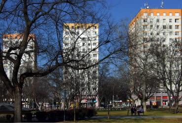 Városkép - Budapest - Felújított épületek Újpalotán