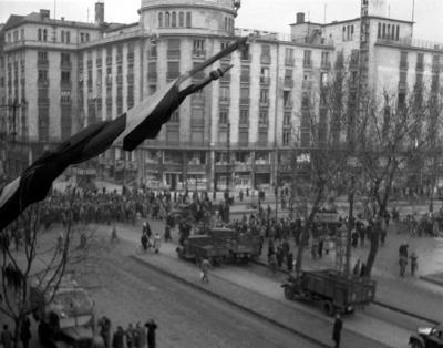 Ötvenhat emléke - Tüntetés az Astoriánál