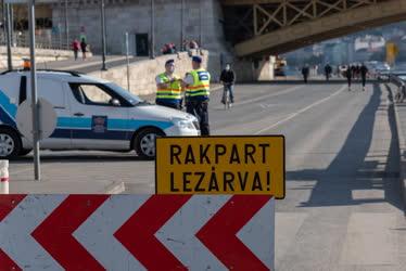 Közlekedés - Budapest - Hétvégére autómentes a pesti alsó rakpart