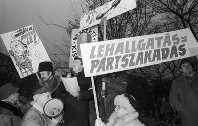 Belpolitika - Tüntetés a Dunagate-ügy miatt