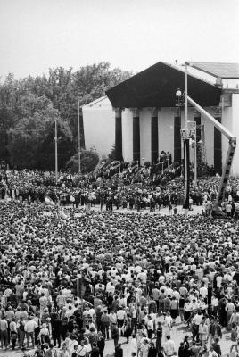 Végső tiszteletadás 1956 mártírjainak 1989-ben.