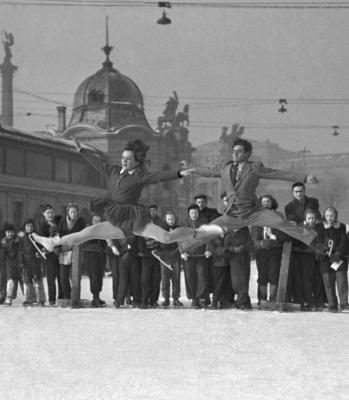 Sport - Korcsolyázók a Műjégpályán