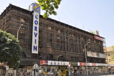 Városkép - Budapest - Megújul a Corvin Áruház homlokzata