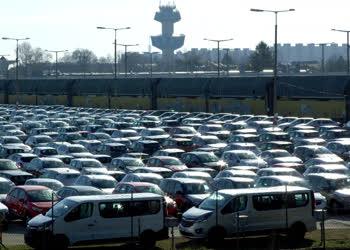  Városkép - Győr - Személygépkocsik ezreinek tárolóhelye