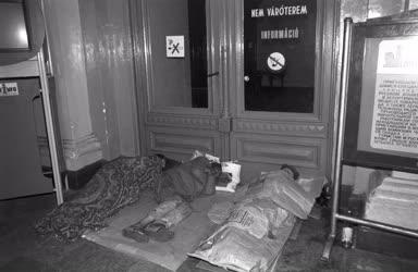 Társadalmi kérdés - Hajléktalanok a pályaudvarokon