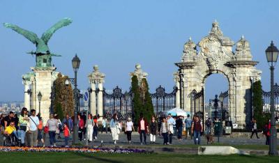 Idegenforgalom - Budapest - Külföldi turisták a Várban