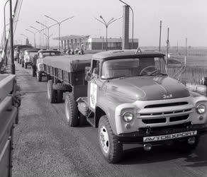 Közlekedés - AVTOEKSZPORT Szovjet Külkereskedelmi Vállalat járműbemutatója Magyarországon