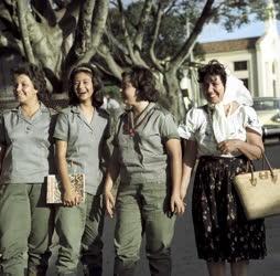 Városkép - Életkép - Kuba fiatalok