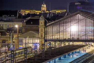 Közlekedési létesítmény - Budapest - A Nyugati pályaudvar