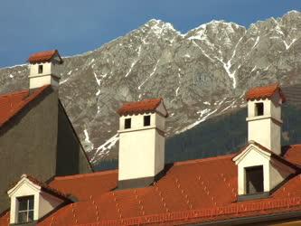 Ausztria - Innsbrucki városkép - Kémények a bevárosban