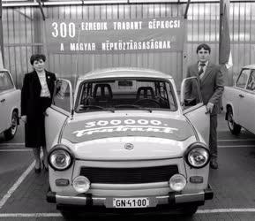 Kereskedelem - A 300 ezredik Trabant gépkocsi átvétele
