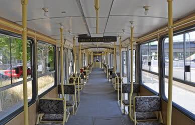 Közlekedési eszköz - Budapest - Egy villamos utastere