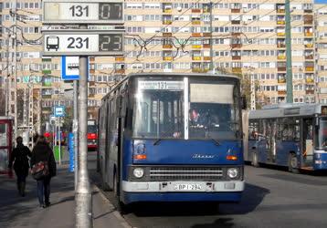 Városkép - Közlekedés - BKV-autóbuszok az Örs vezér teré